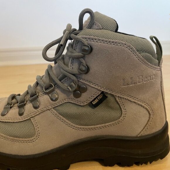 Ladies 7 wide LL Bean Hiking Boots - Like new! - Picture 3 of 4
